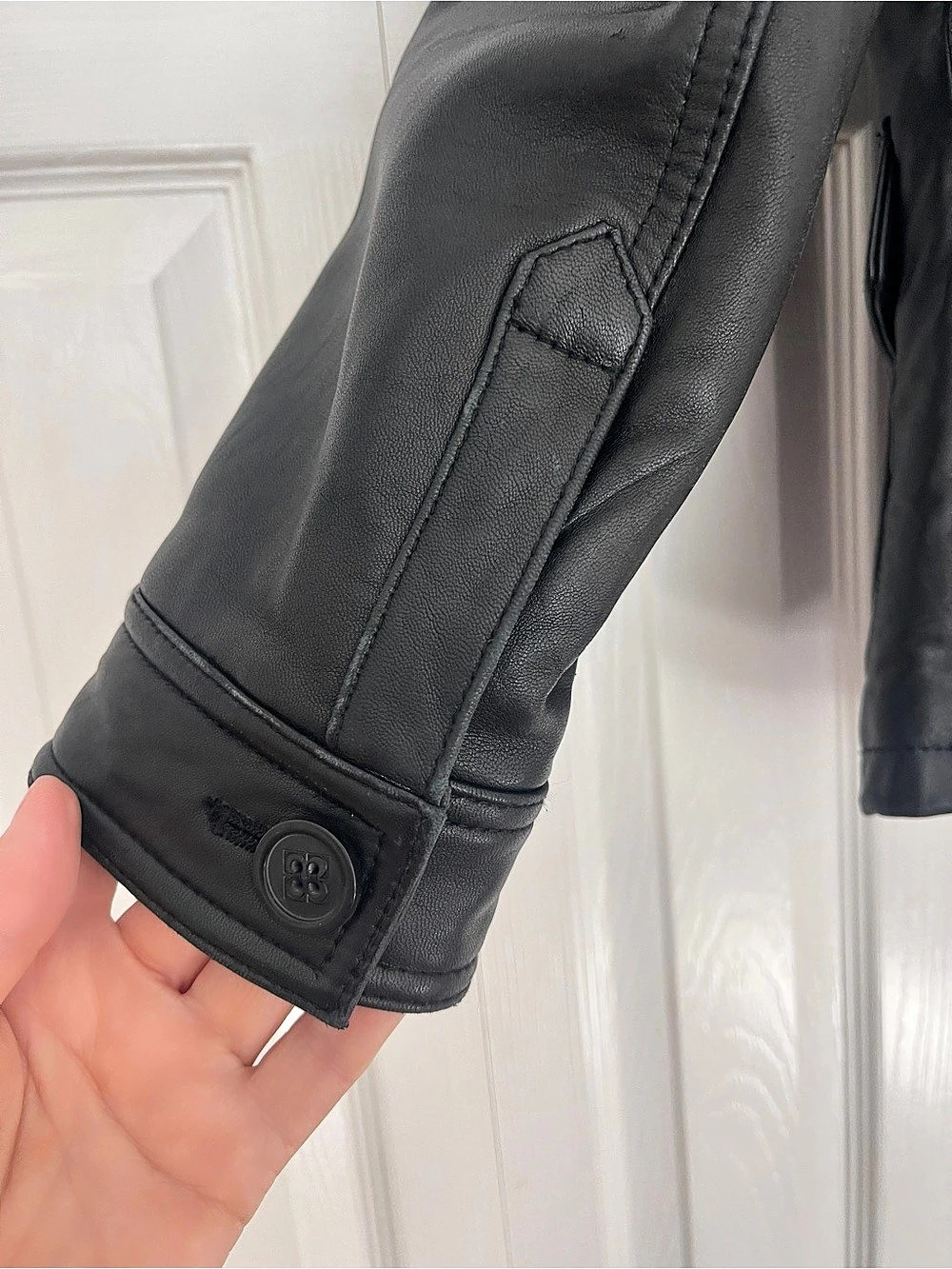 Liz Claiborne Black Genuine Leather Button Front Jacket — Women’s Medium - Picture 8 of 10